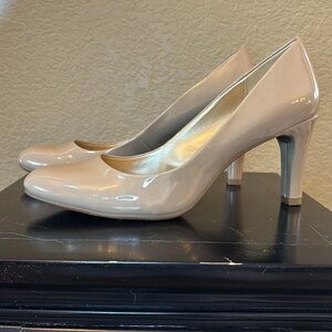 BANDOLINO Patent Nude Heels, Size 10, Wedding Guest Shoes, NEW IN BOX, Perfect!